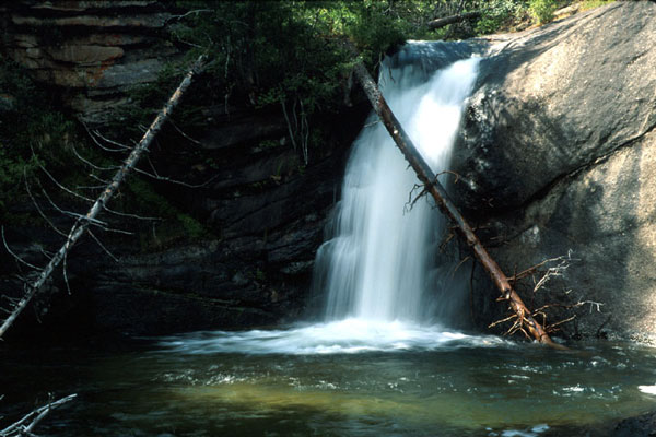 falls02.jpg (67169 bytes)